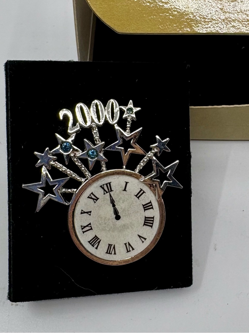 AVON VINTAGE New Year 2000 Starburst Clock Brooch - Collectible, Silver Tone,Box